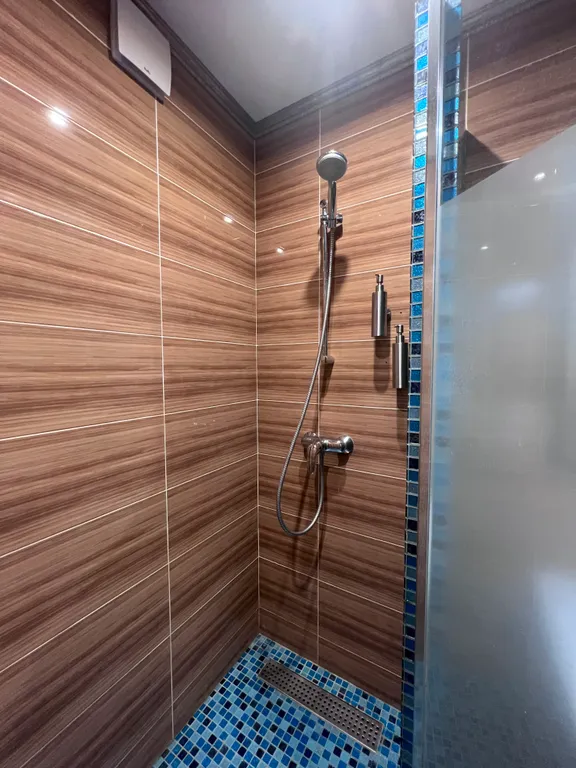 ЦЕНТР.  2 КОМНАТНАЯ КВАРТИРА