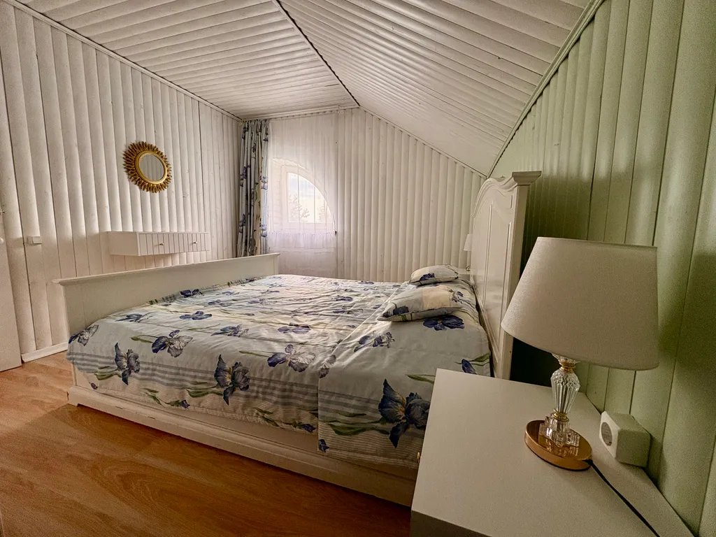 Дом с бассейном