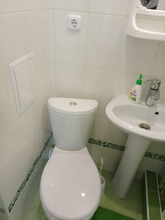 Чистый, новый, уютный номер с панорамным окном и балконом