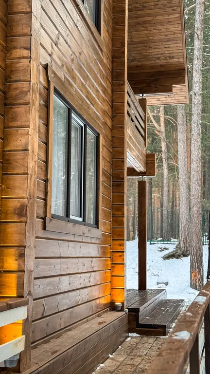 Двухэтажный коттедж в сосновом бору