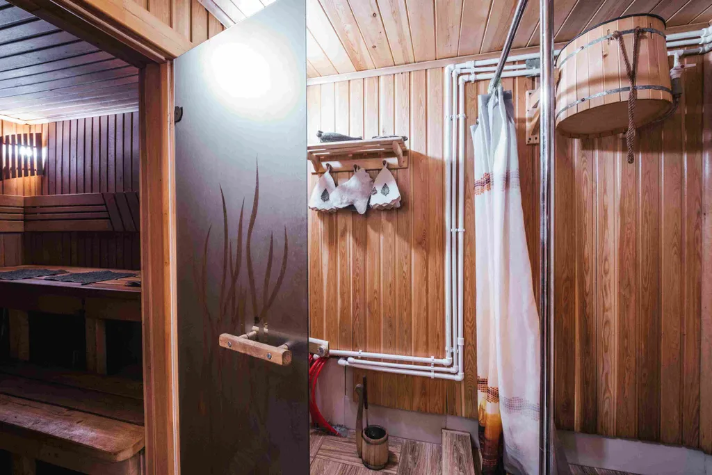 Коттедж Гостевой двор Дом в кедрах — Шерегеш