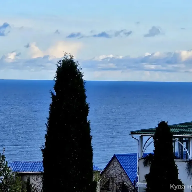 Этаж дома в центре с видом на море и горы