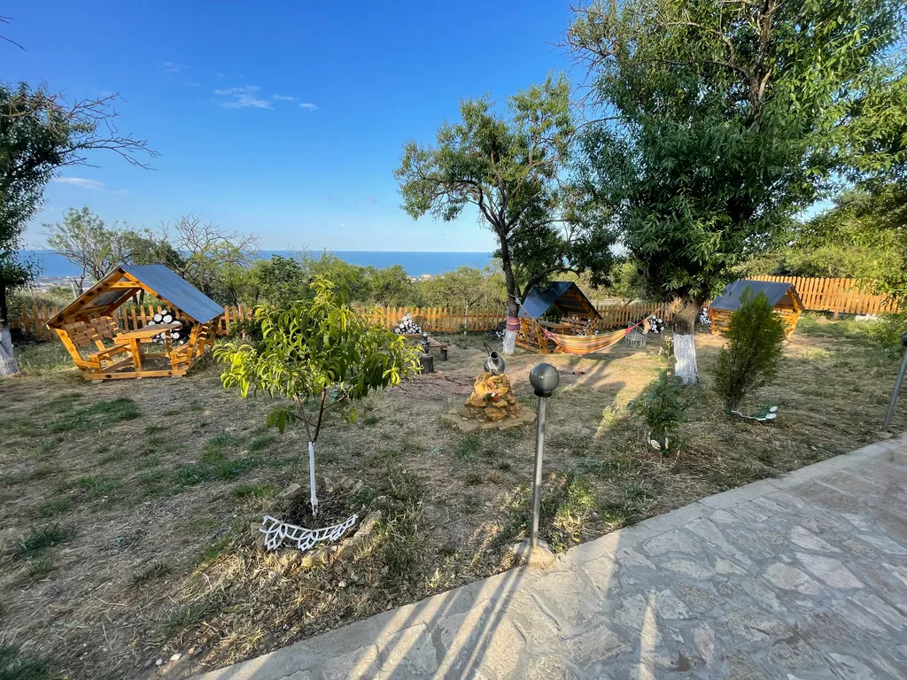 Уютный домик видом на город Дербент 5000 лет и на крепость Нарын-кала