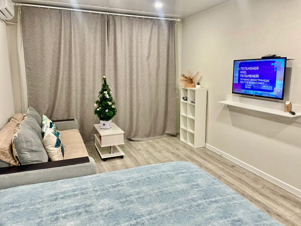 Просторная квартира с видовым балконом близ Питьевой Галереи Санатории