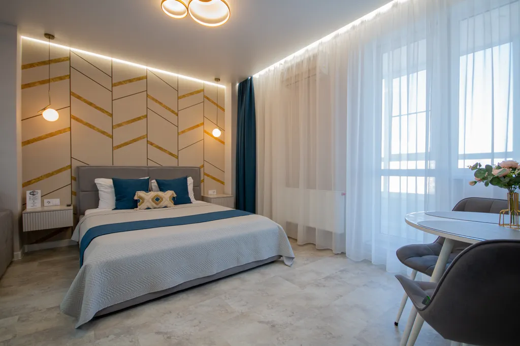 Студия в сердце города с видом на жд вокзал