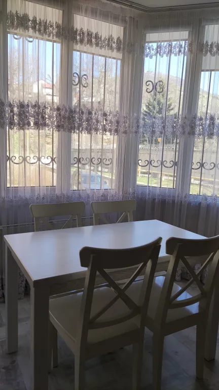 Квартира в центре рядом с цветником, 2 спальни и кухня гостиная
