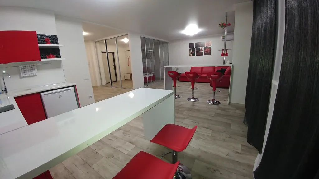 Уютная студия с дизайнерским ремонтом