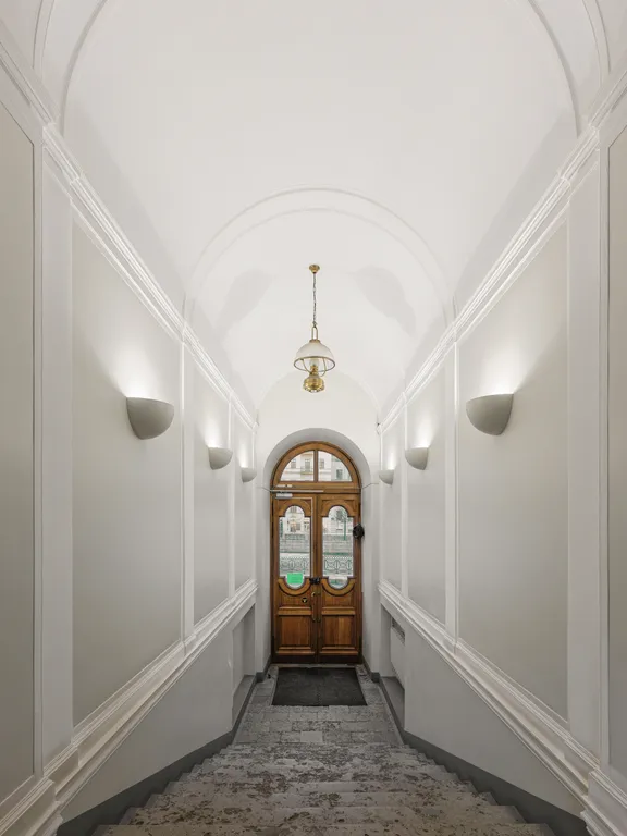 У Невского с видом на Фонтанку