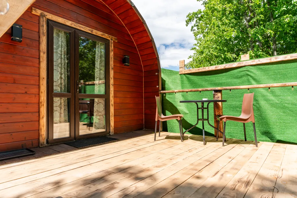 Уютный домик на опушке леса