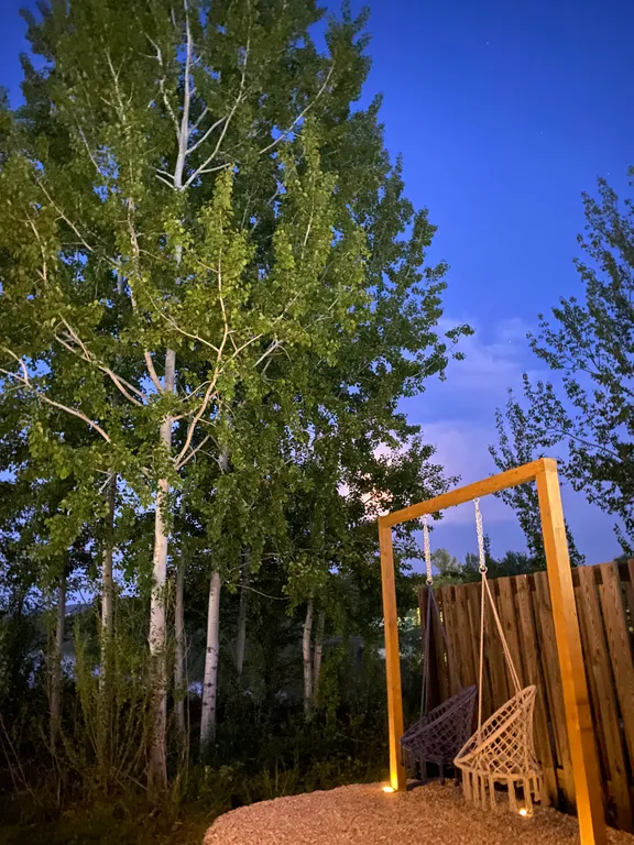 Дом на озере с бассейном