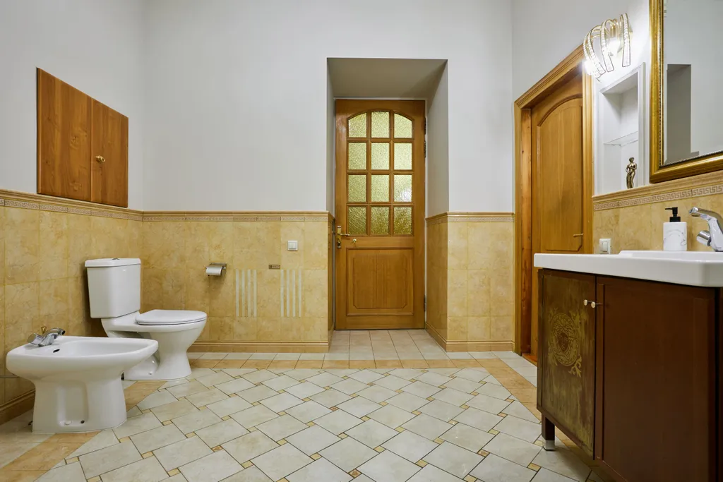 3 спальни, балкон, красивый дом