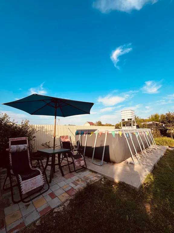 Домик с бассейном