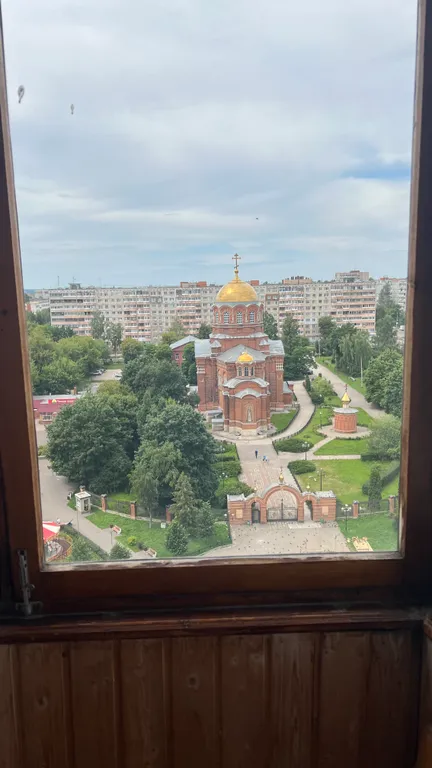 Видовая двухкомнатная квартира в зеленом районе города