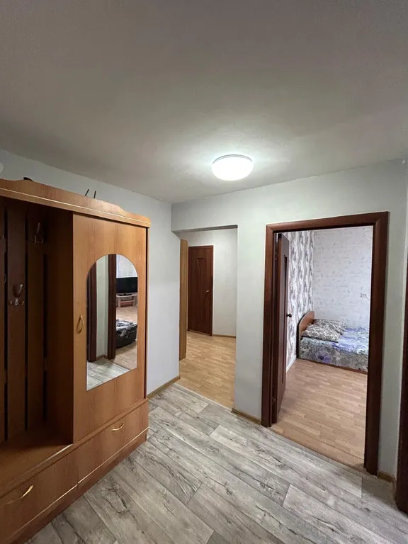 Светлая чистая квартира — аренда посуточно в Краснотурьинск