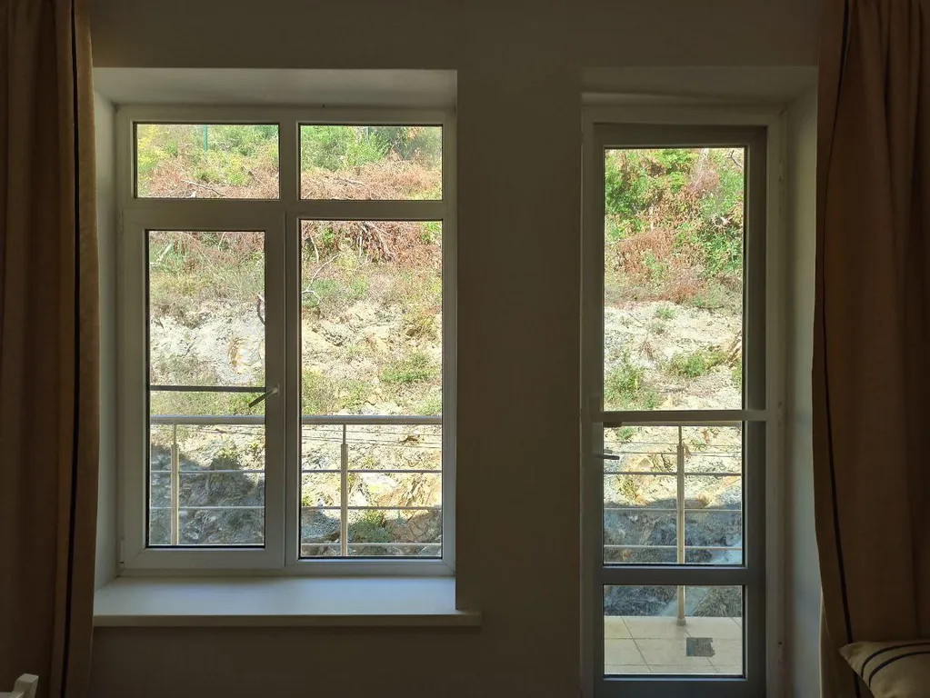 Двухкомнатная квартира у моря с немноголюдным пляжем