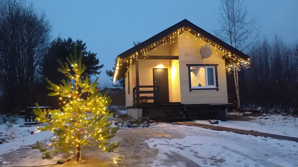 Домик у реки с отличным видом на 2 шлюз Волго Балтийского канала и лес