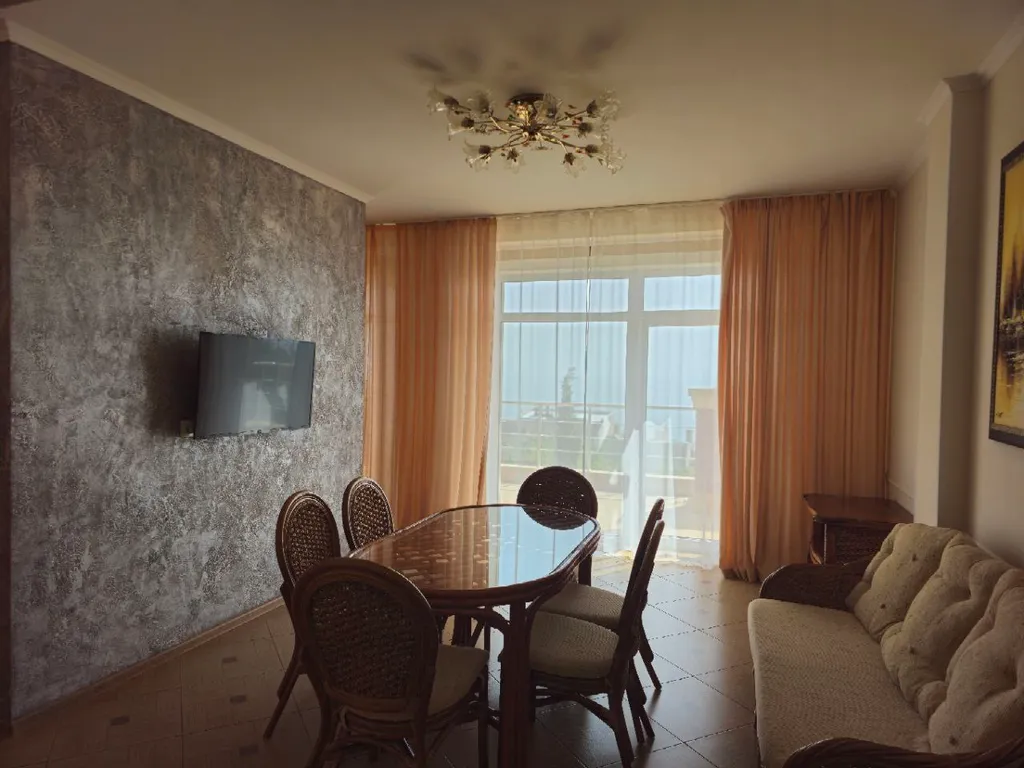 Апартамент с тремя спальнями