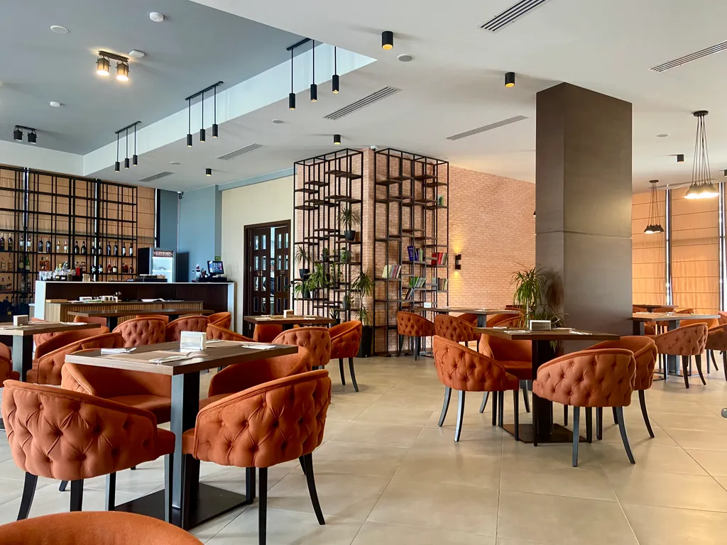 Просторный апартамент с видом на парк, море и бассейн