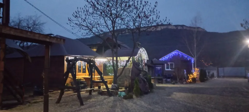 Номер у реки Дах с видом на горы