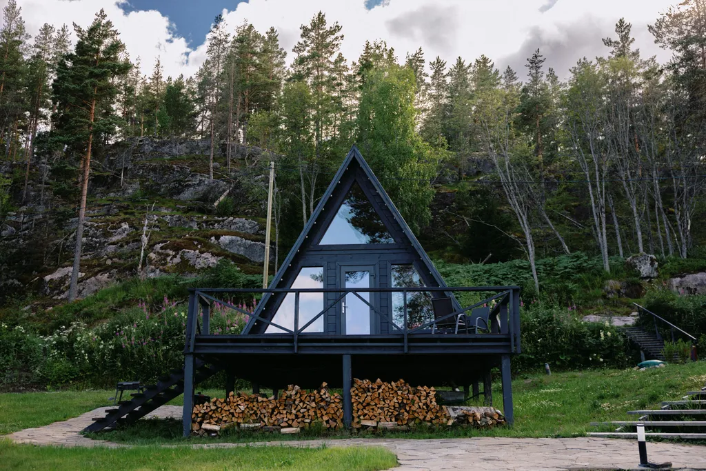 Дом с видом на озеро рядом с Ладожскими шхерами