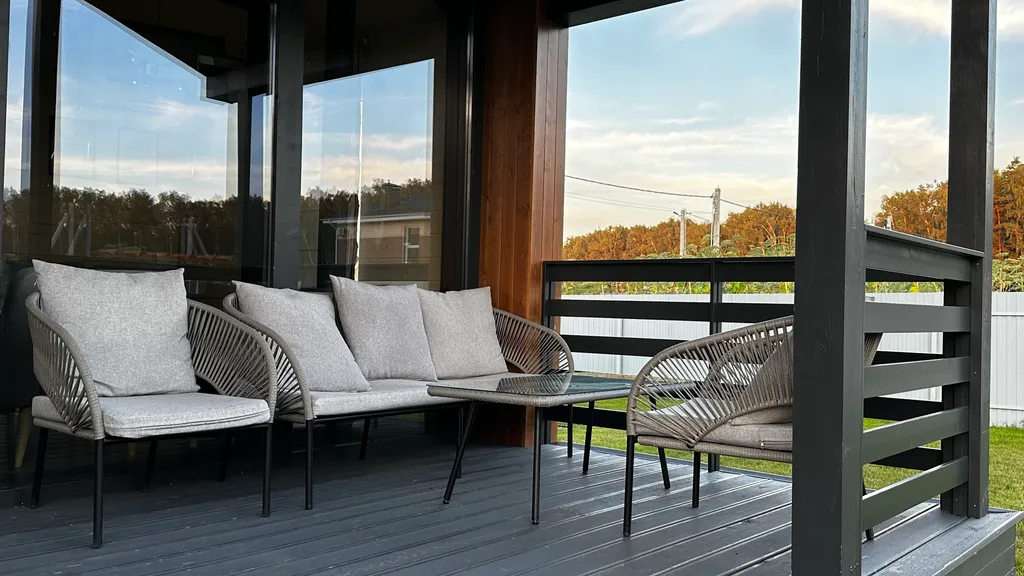 Стильный барнхаус с сауной, камином и панорамой