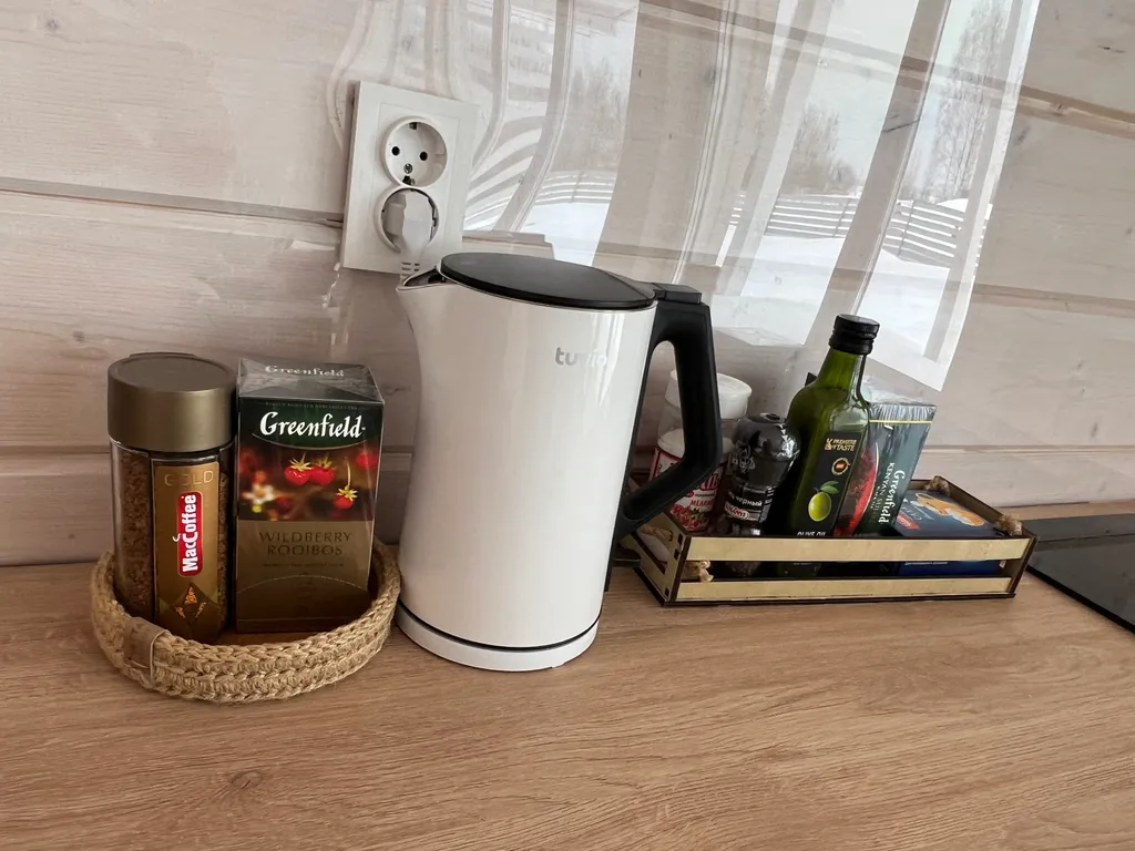 Домик с видом на озеро