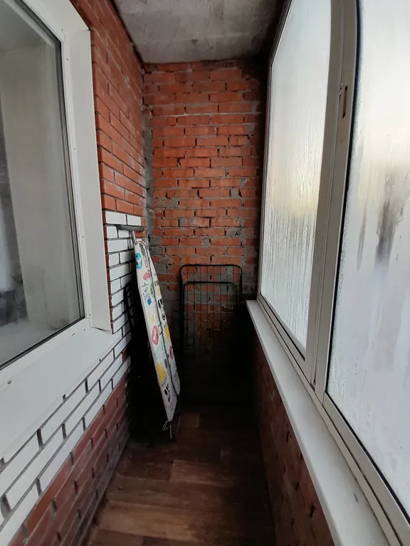 Коричневая студия в центре