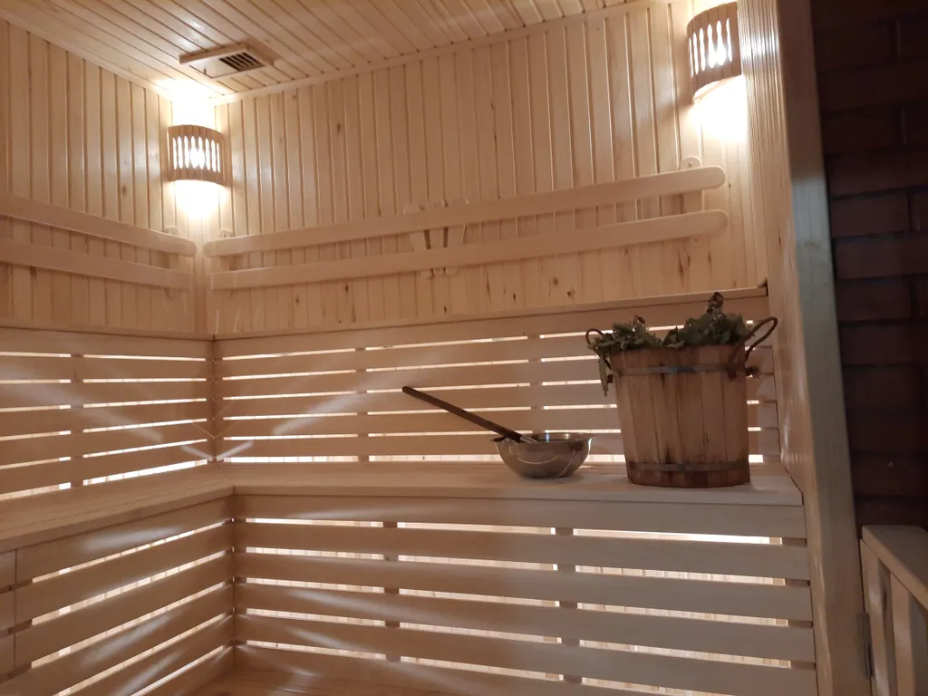 Дом с баней и бассейном