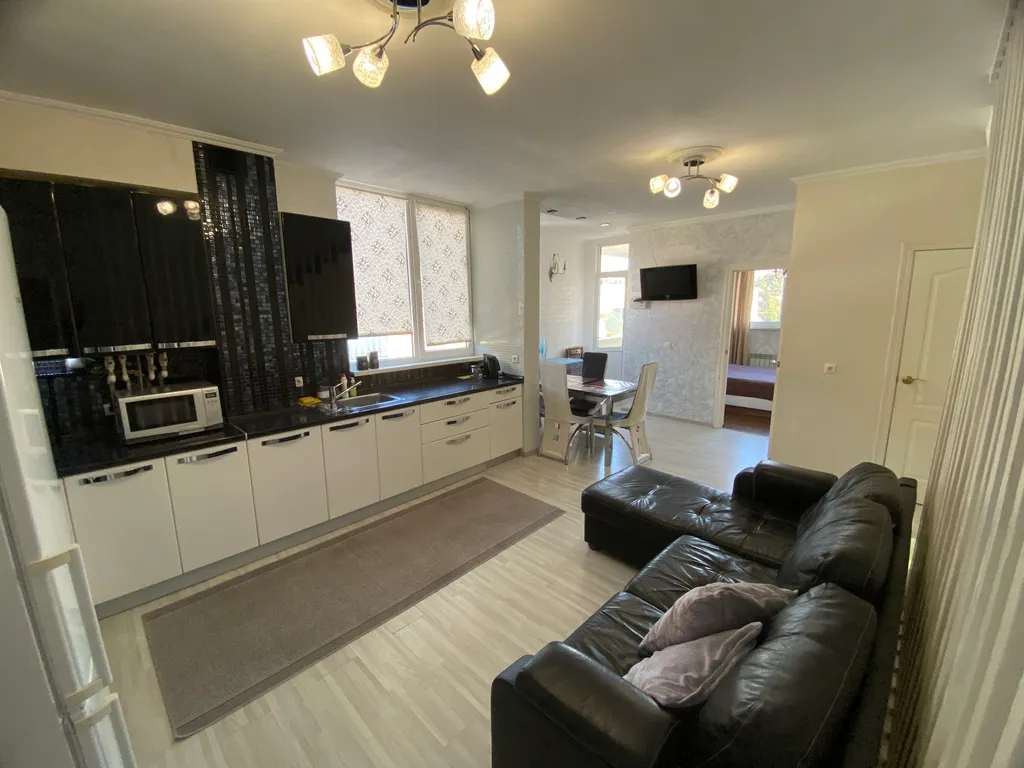 Трехуровневая 3-к квартира с террасой, у моря