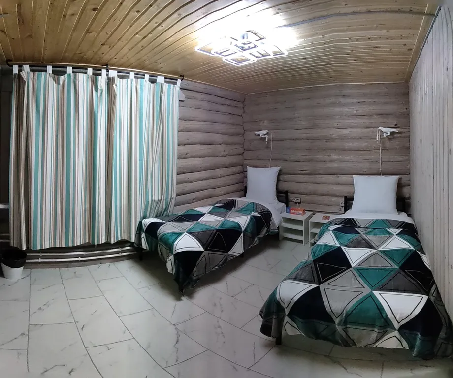 Дом Феникс в лесу