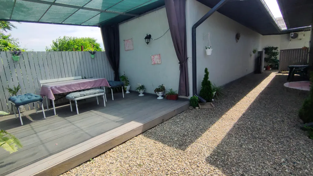 Коттедж Семейный домик у моря с отдельным двориком — Кучугуры