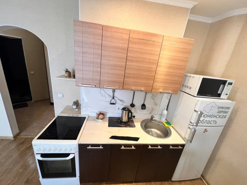 Квартира Уютная светлая студия, центр, ТЦ Вояж, парковка, кафе, аквапарк источник — Тюмень