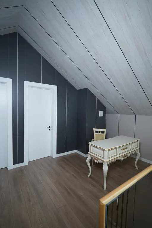 Современный дом у леса