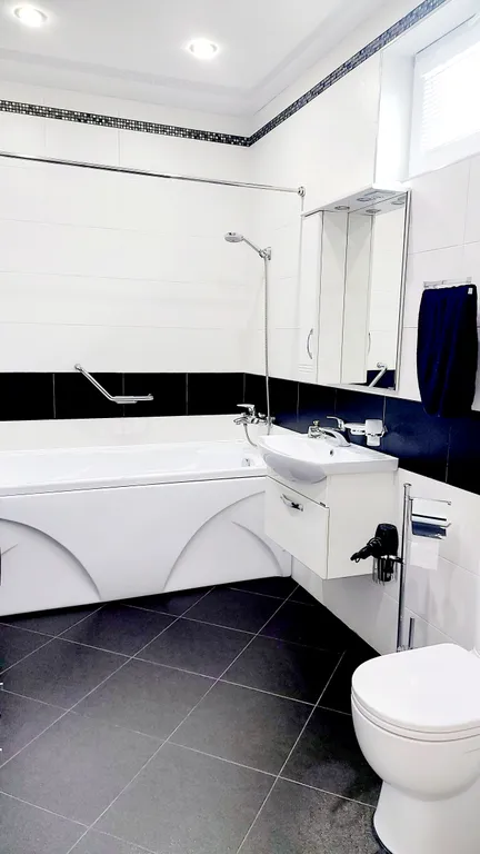 Коттедж Отдельный двухэтажный дом с уютным двором — Геленджик