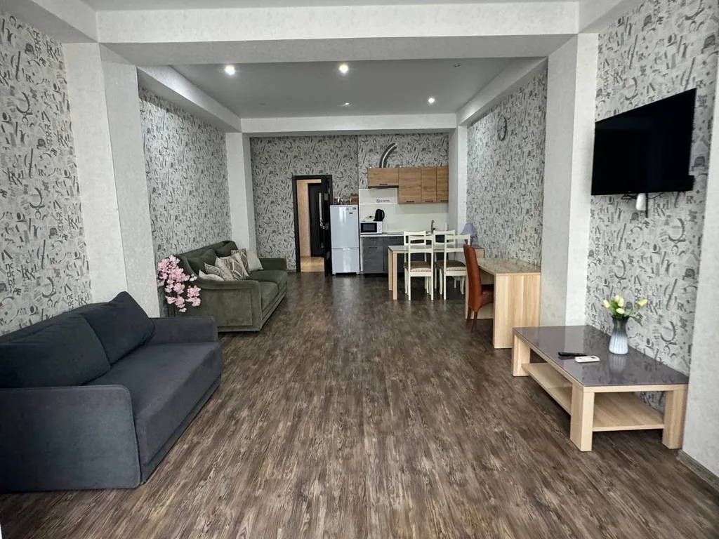 Большая студия возле набережной