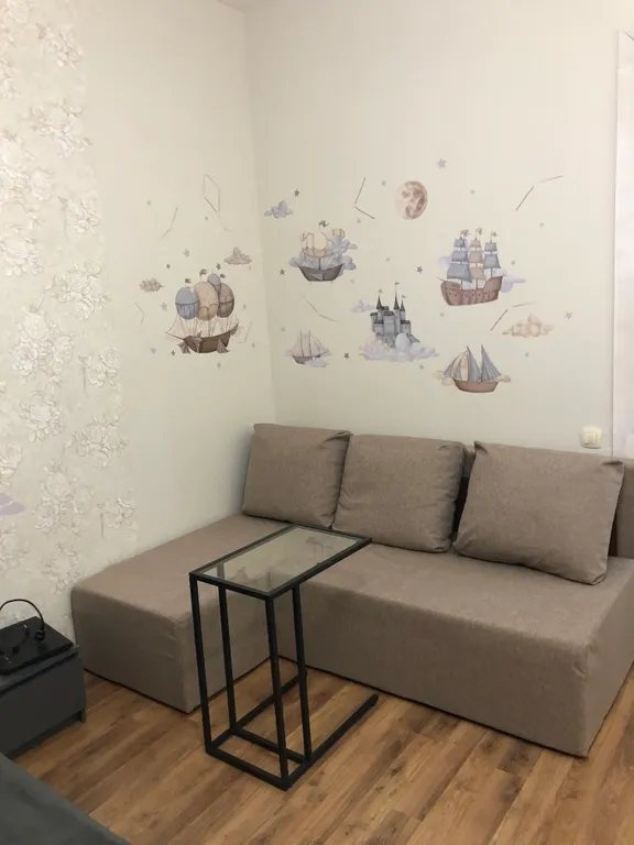 Квартира с эркером и видом на яблоневый сад