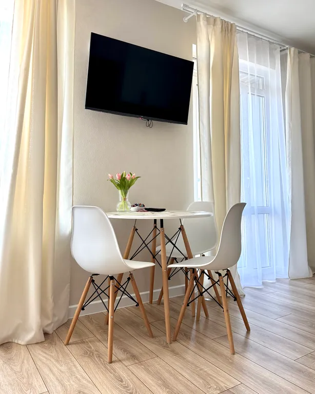 Уютная студия на 21 этаже с видом на озеро