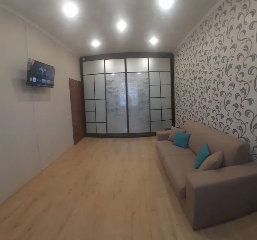 3-комнатная квартира в центре с высокими потолками