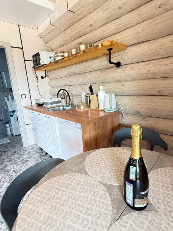 Дом в яблоневом саду