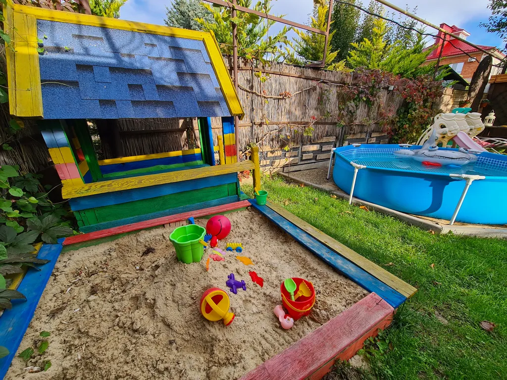 Коттедж у моря, детская площадка, бассейн,  костровая чаша, баттут.