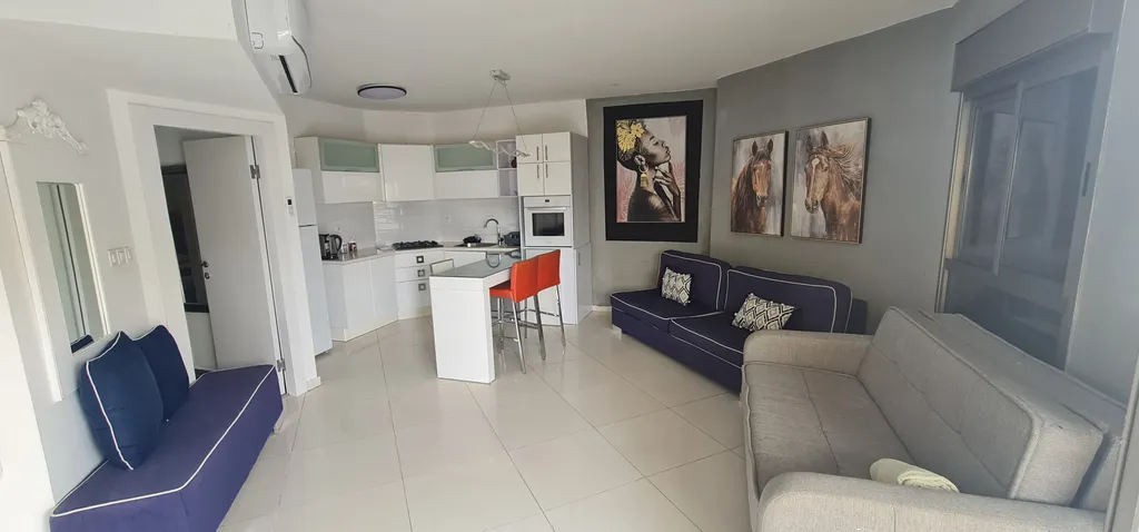 Квартира с частном бассейном