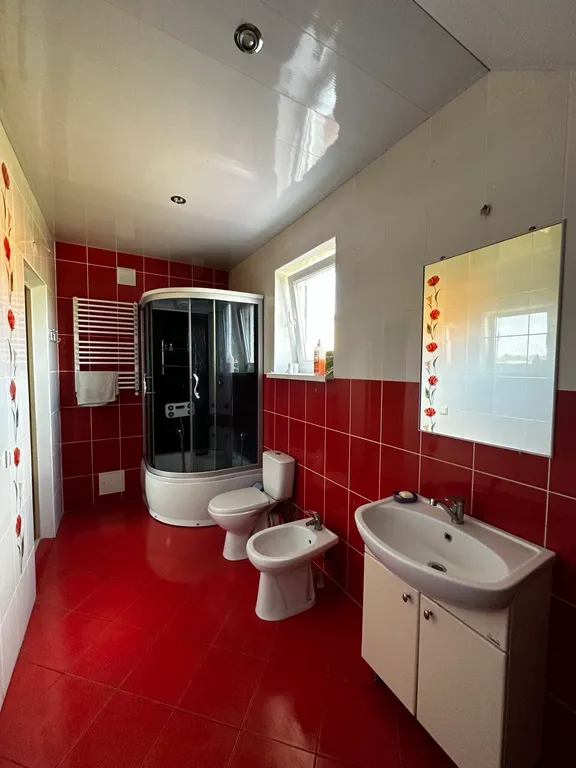 Коттедж 2 этажа в уединенном месте Бреста с парковкой во дворе