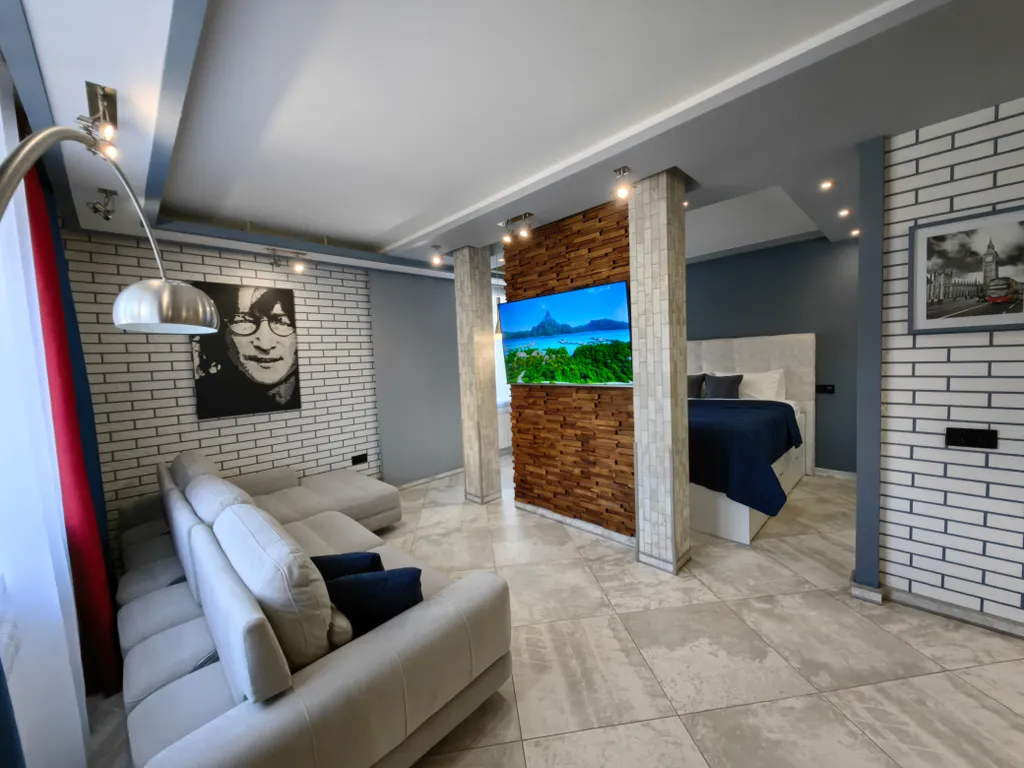 Дизайнерская квартира на правом — аренда посуточно в Красноярск