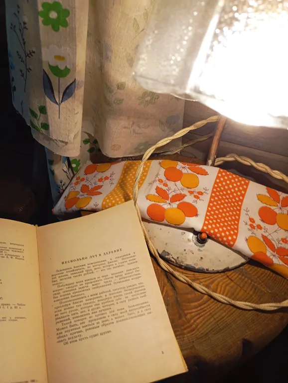 Изба с уютом детства, деревенский дом с баней и русским бытом