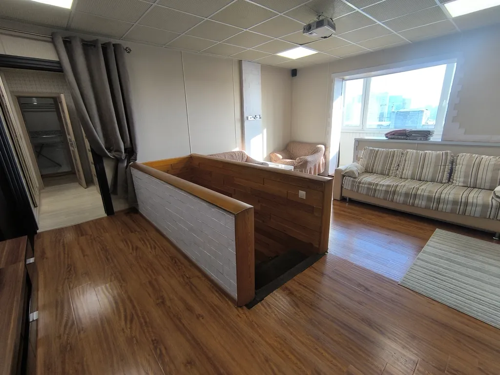 Пятикомнатная квартира с сауной и кинотеатром в центре