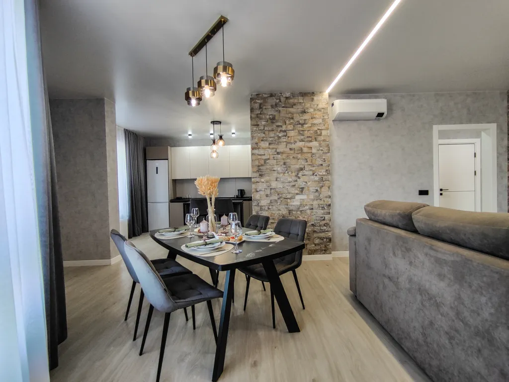 Большая двухкомнатная квартира в центре