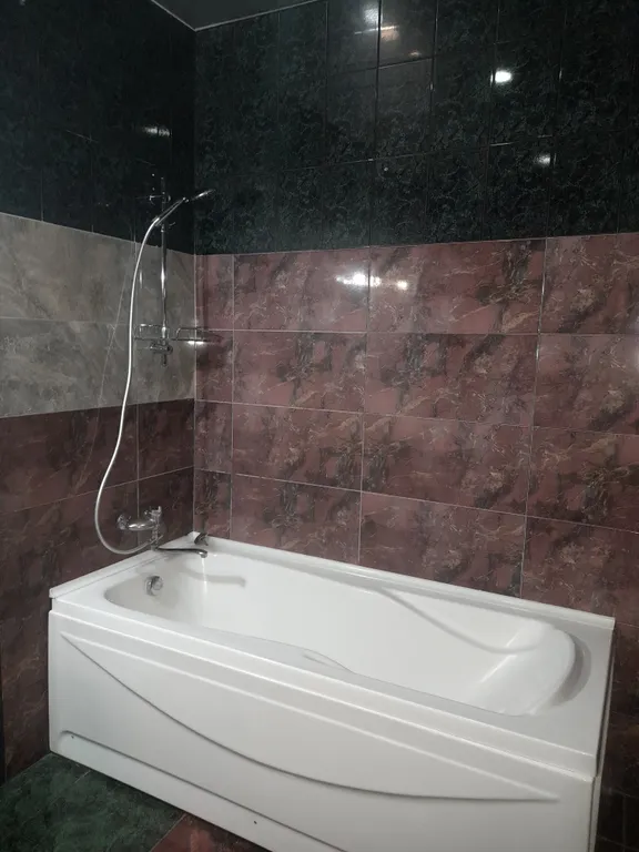 Трехкомнатная квартира с верандой в центре города