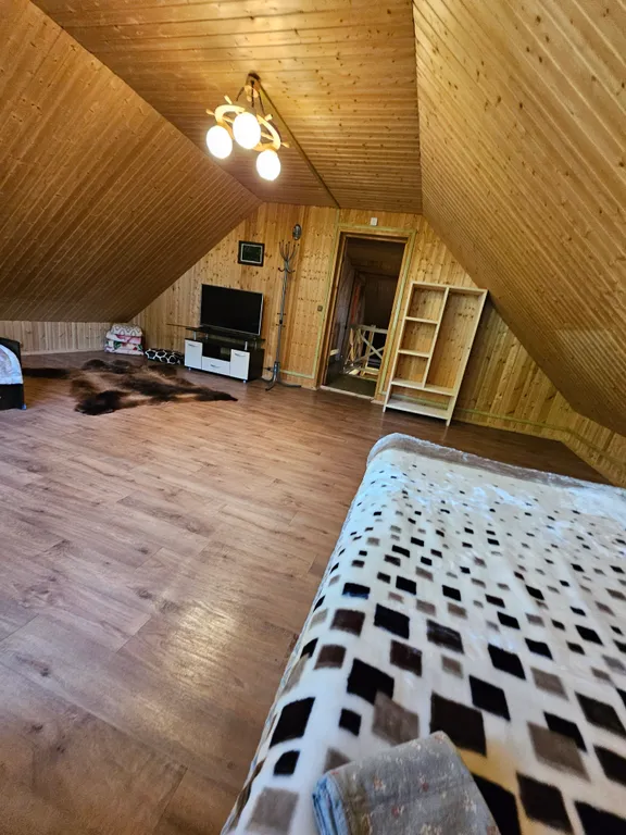 Просторный дом с баней и живым камином