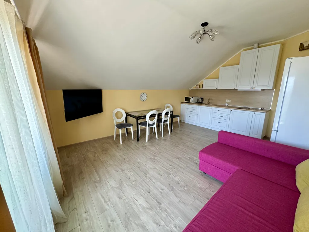 Дом у моря с видом на закат