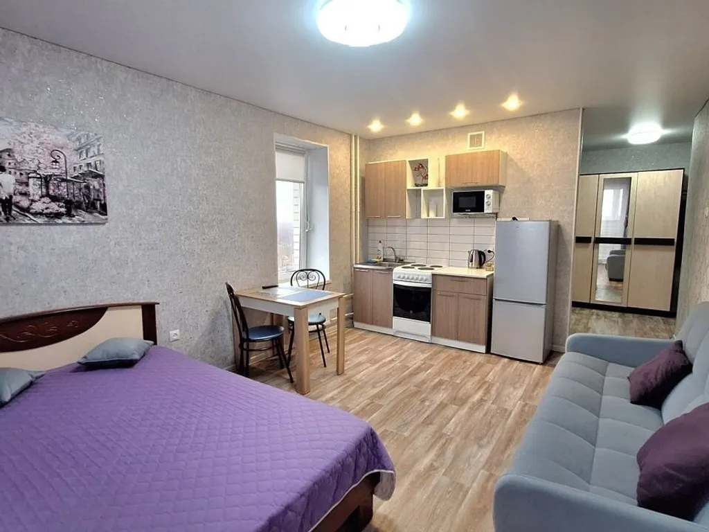 Квартира Уютная студия возле Ленты с шикарными видом на город — аренда посуточно в Тобольск